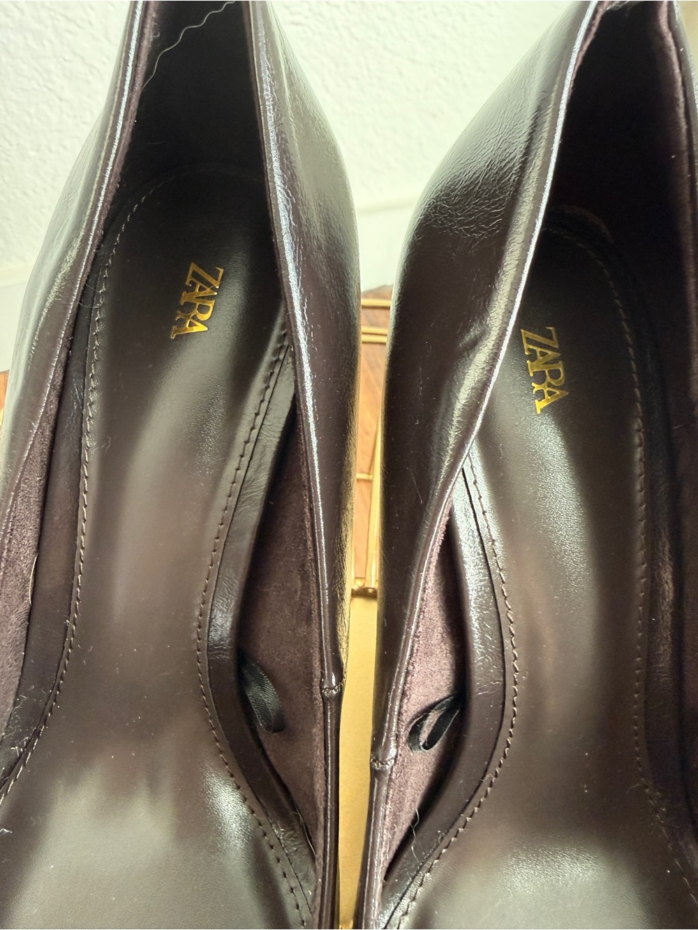 Brown pointed toe pumps with gold accent - Picture 4 of 8